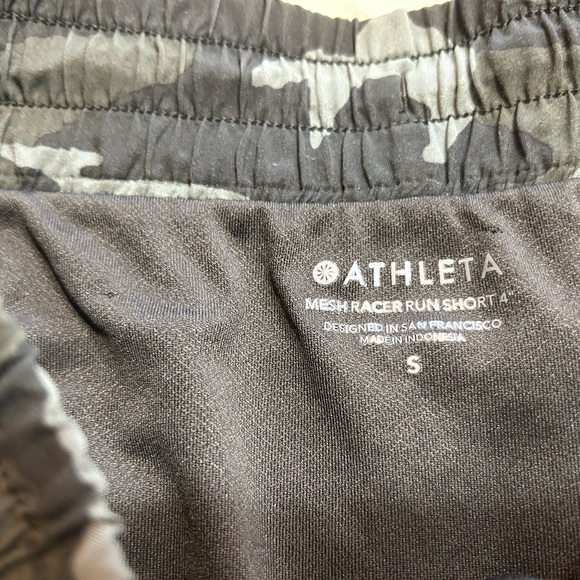 Athleta ⚜️ Multi Green Camo Mesh Racer Run Short 4” - Picture 5 of 9